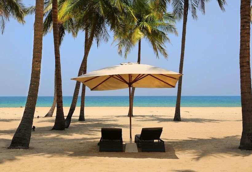 בית מלון כפרי Karpaha Sands