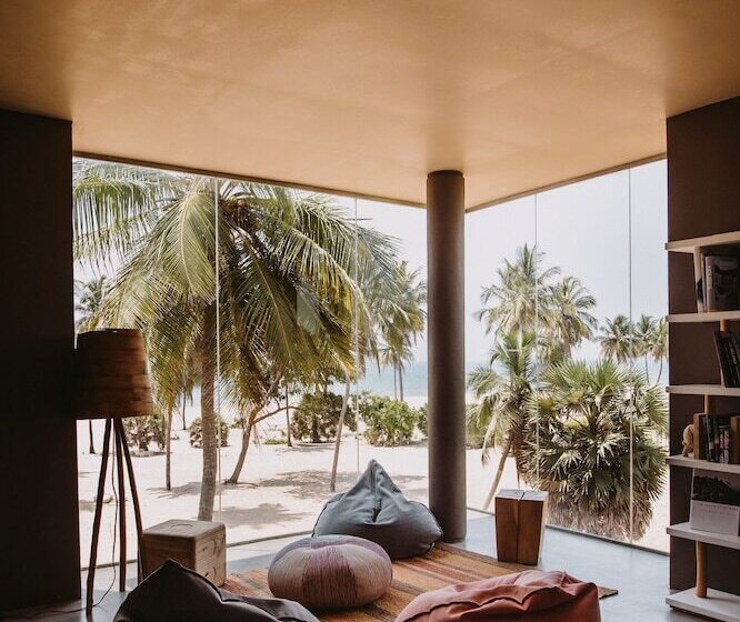 בית מלון כפרי Karpaha Sands