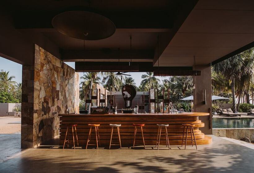 בית מלון כפרי Karpaha Sands