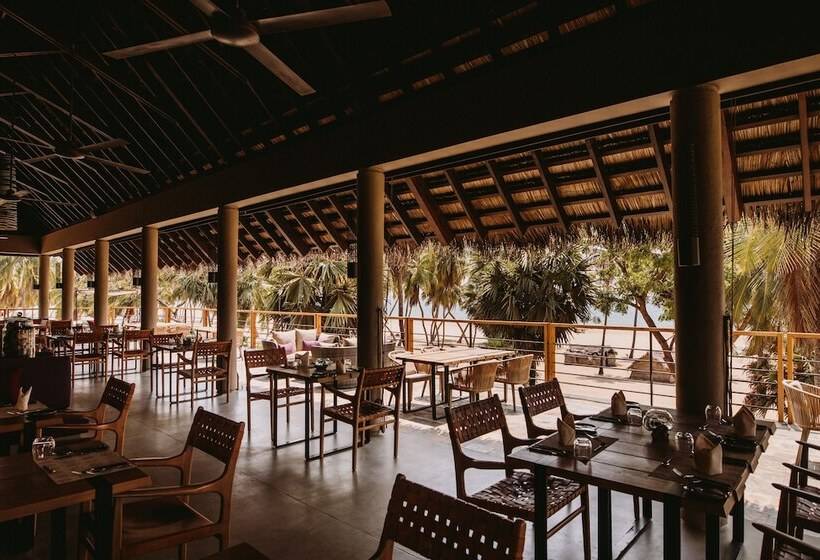 בית מלון כפרי Karpaha Sands