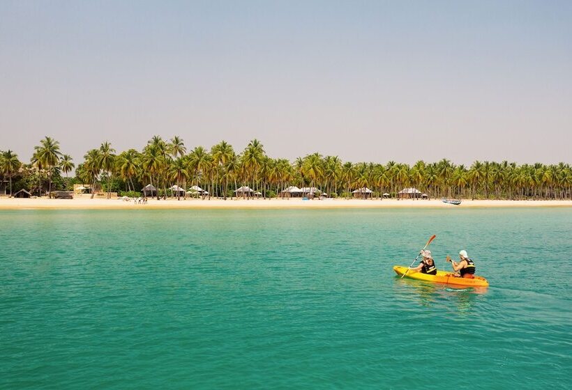 בית מלון כפרי Karpaha Sands