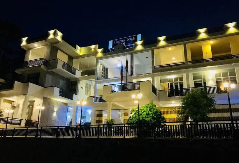 Отель Queens Beach