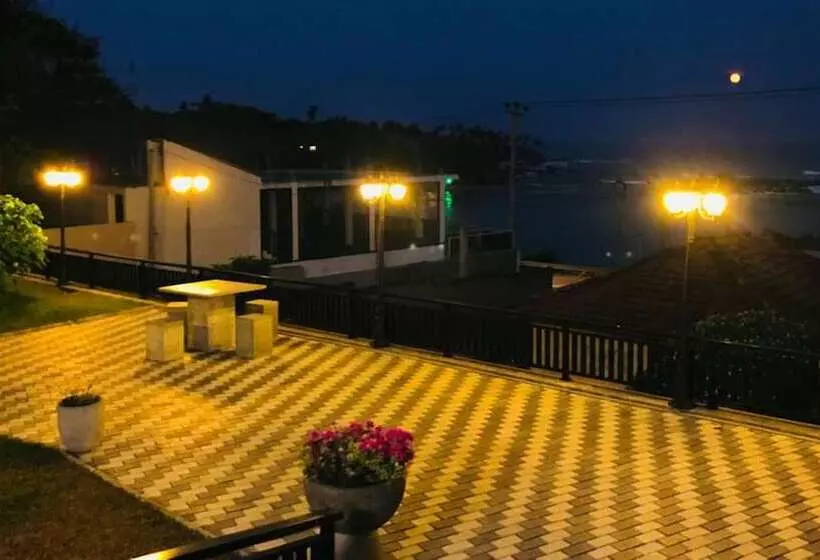 ホテル Queens Beach