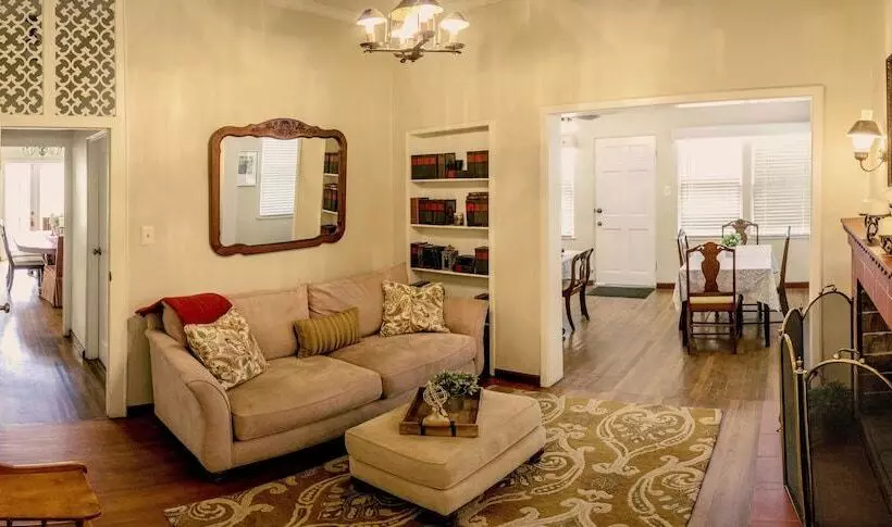 تختخواب و صبحانه La Villa De Adelina
