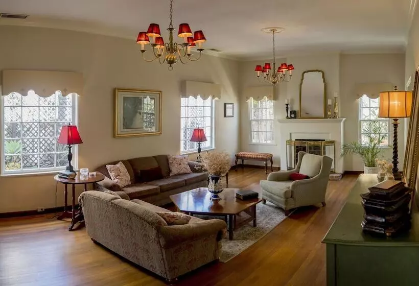 تختخواب و صبحانه La Villa De Adelina
