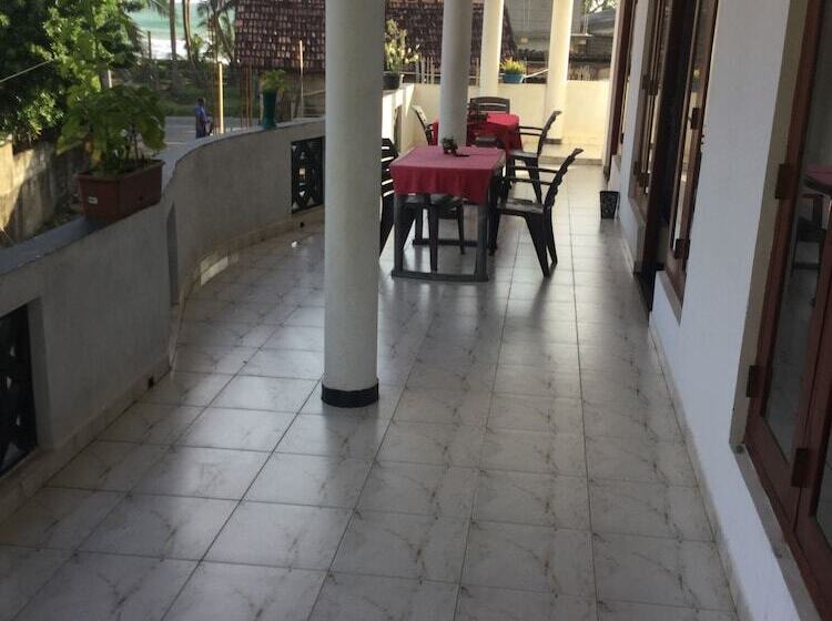 Bed and Breakfast White Baby Beach Rest