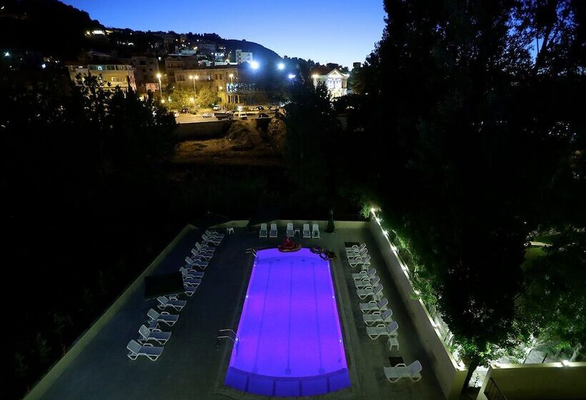 Green Lake Hotel   Jezzine