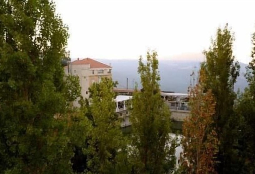 Green Lake Hotel   Jezzine