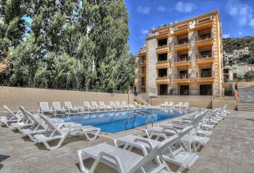 Green Lake Hotel   Jezzine