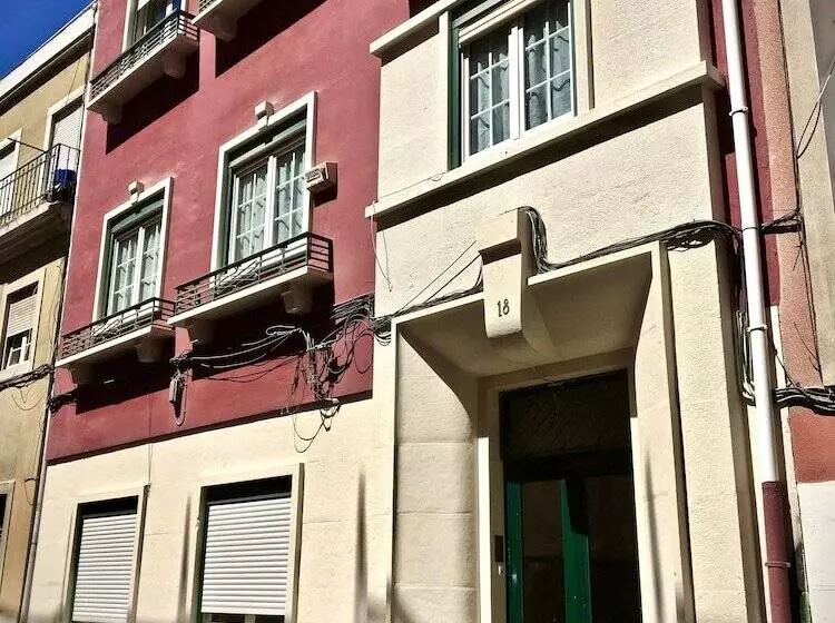 Hola Lisbon Suites