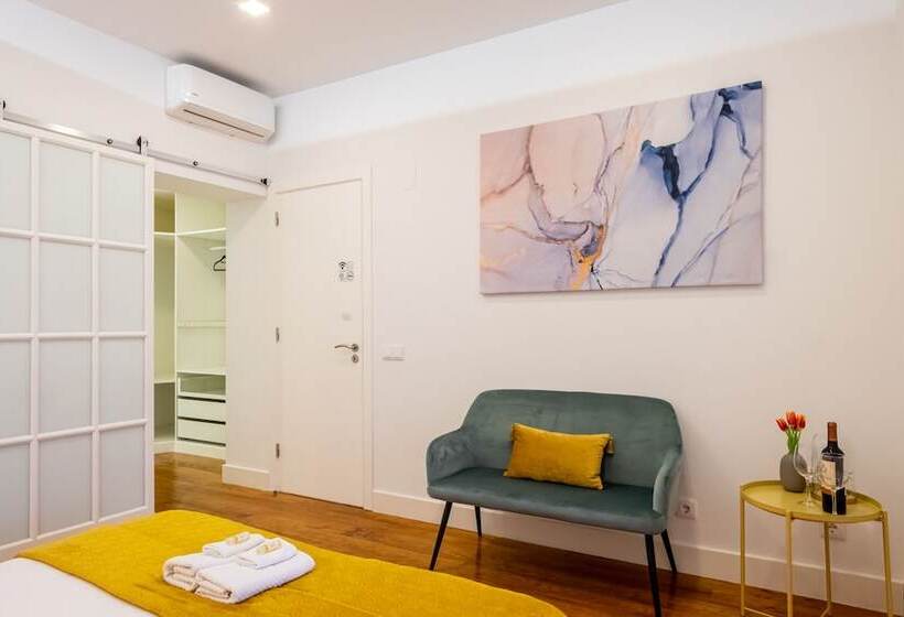 Hola Lisbon Suites