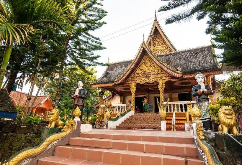 Отель Muang La Lodge
