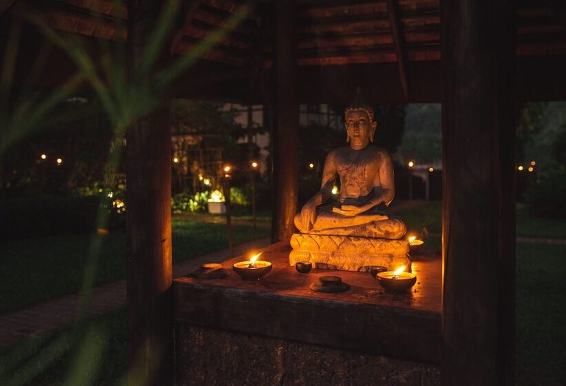 Отель Muang La Lodge