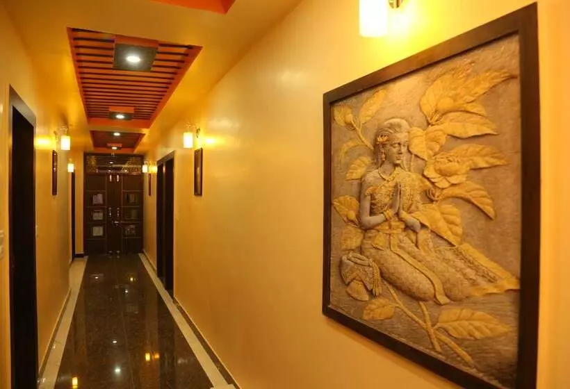 هتل Shri Ram Residency