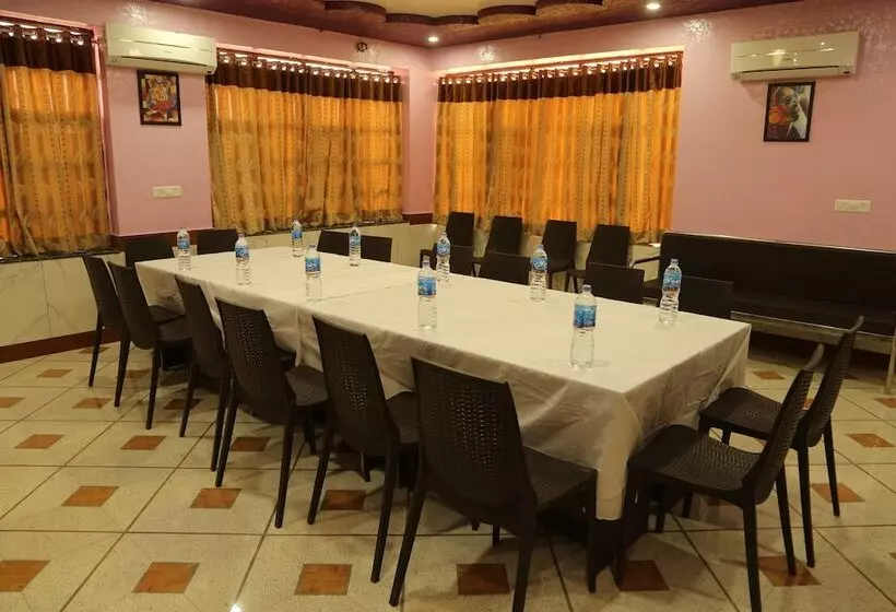 هتل Shri Ram Residency
