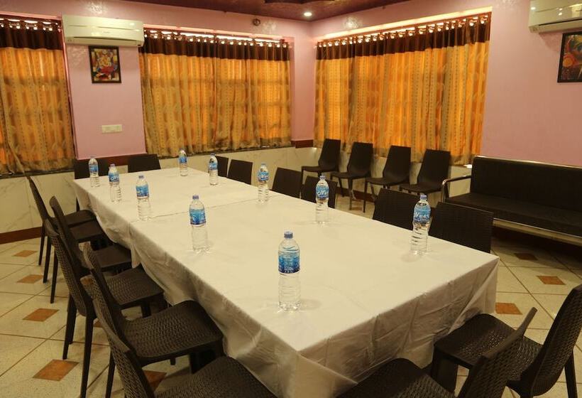 בית מלון כפרי Shri Ram Residency