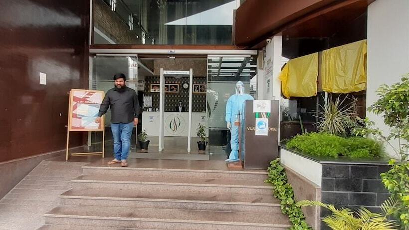 هتل Vijay Paradise