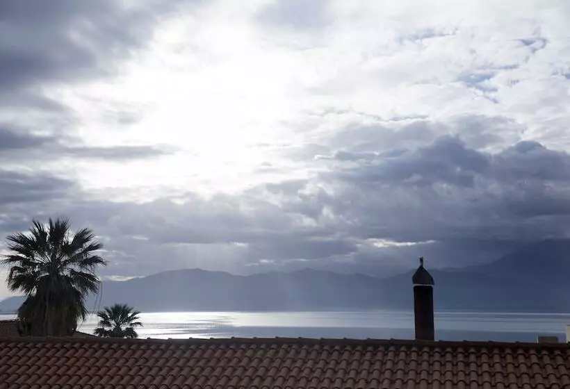 Majatalo Apollon Library Suites