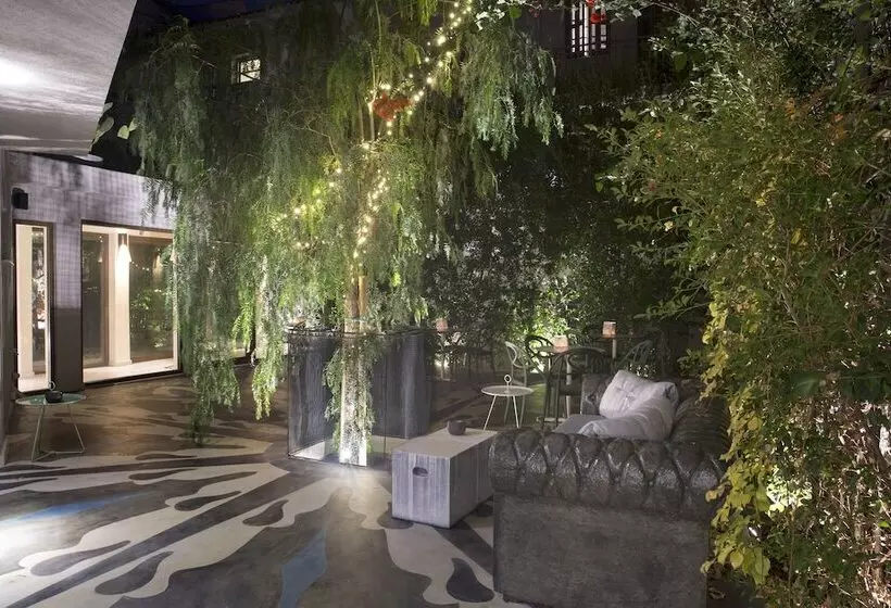 Majatalo Apollon Library Suites