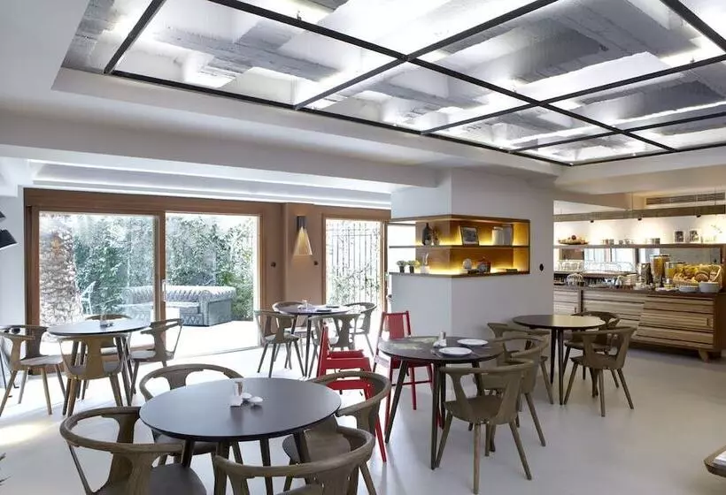 Majatalo Apollon Library Suites