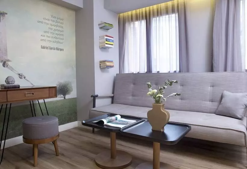 Majatalo Apollon Library Suites