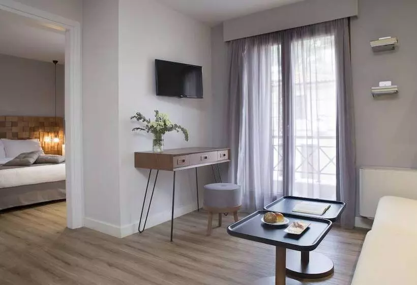 Majatalo Apollon Library Suites