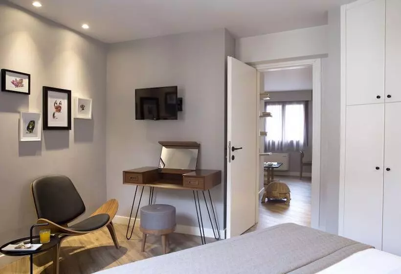 Majatalo Apollon Library Suites