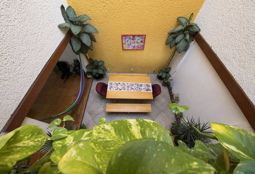 پانسیون Casa Ayvar