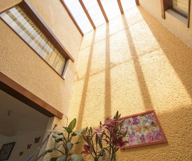 پانسیون Casa Ayvar