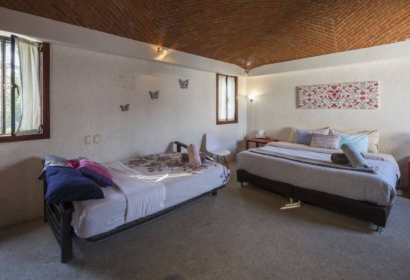 پانسیون Casa Ayvar