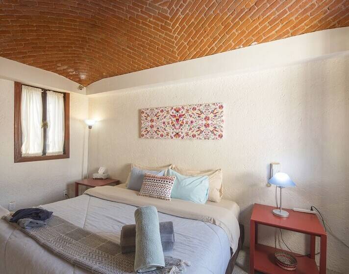 پانسیون Casa Ayvar