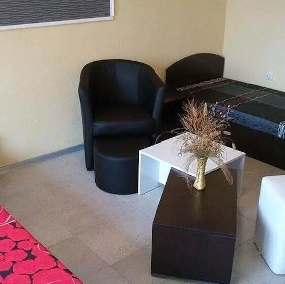 Majatalo Guest House Angelina