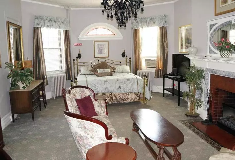 Отель 463 Beacon Street Guest House
