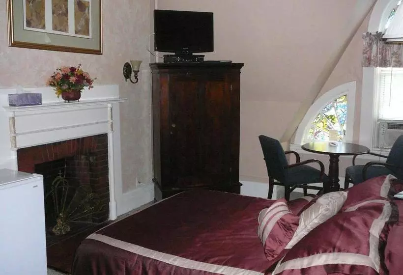 Отель 463 Beacon Street Guest House