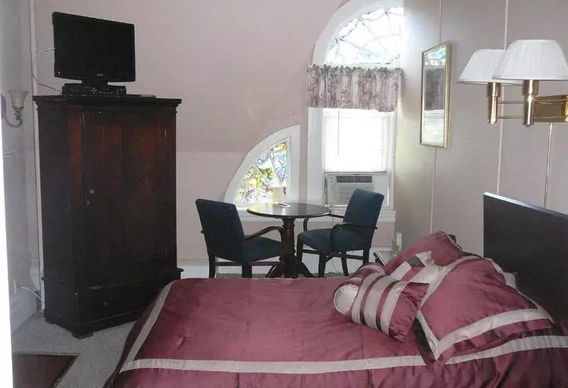 Отель 463 Beacon Street Guest House