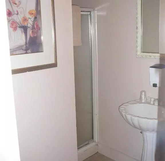 Отель 463 Beacon Street Guest House