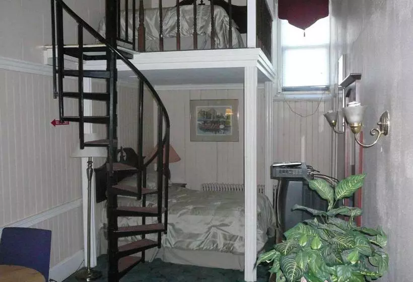 Отель 463 Beacon Street Guest House