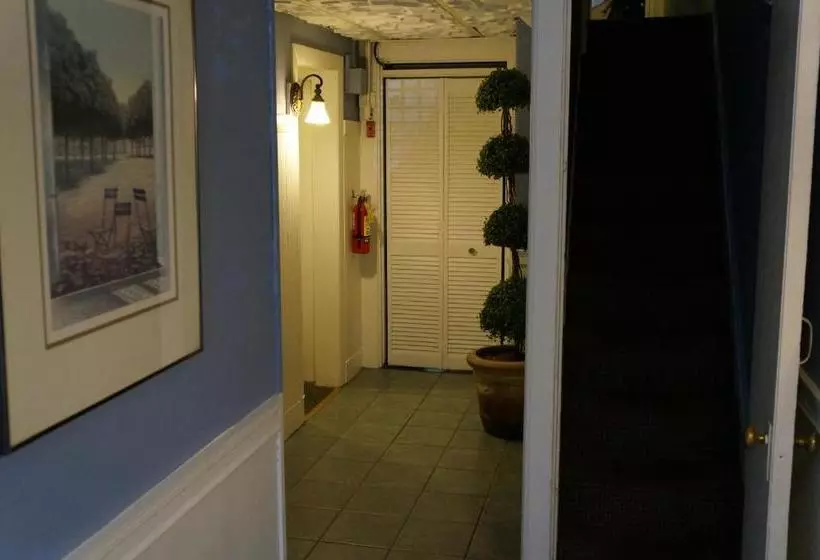 Отель 463 Beacon Street Guest House
