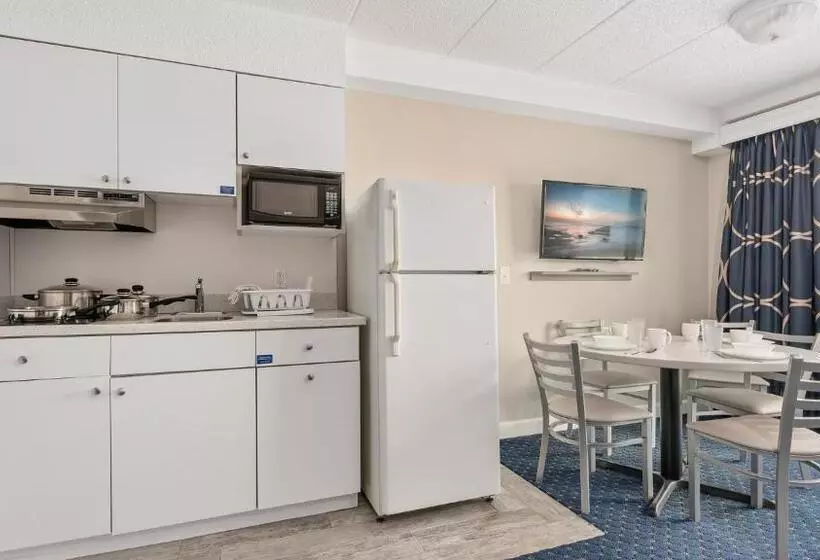 호텔 Adventurer Oceanfront Inn