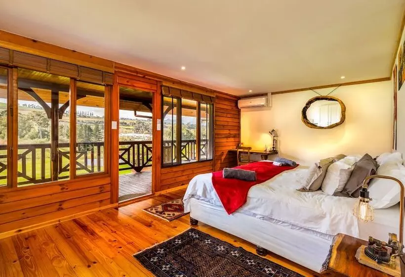 ホテル The Log Cabin Lodge