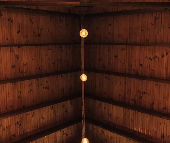 ホテル The Log Cabin Lodge