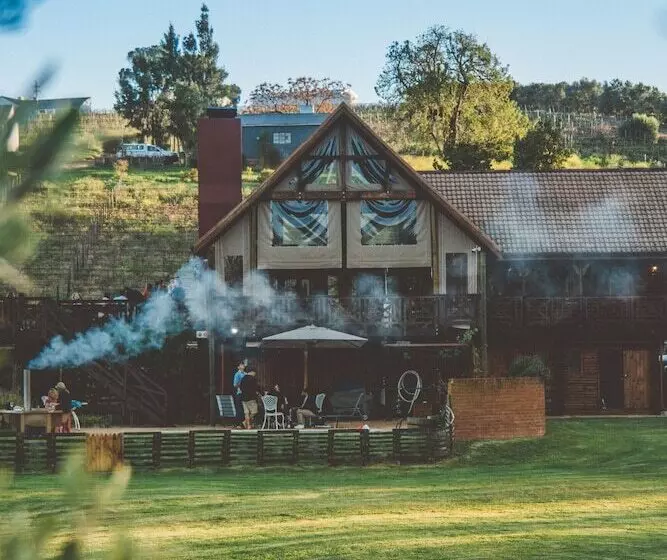 ホテル The Log Cabin Lodge