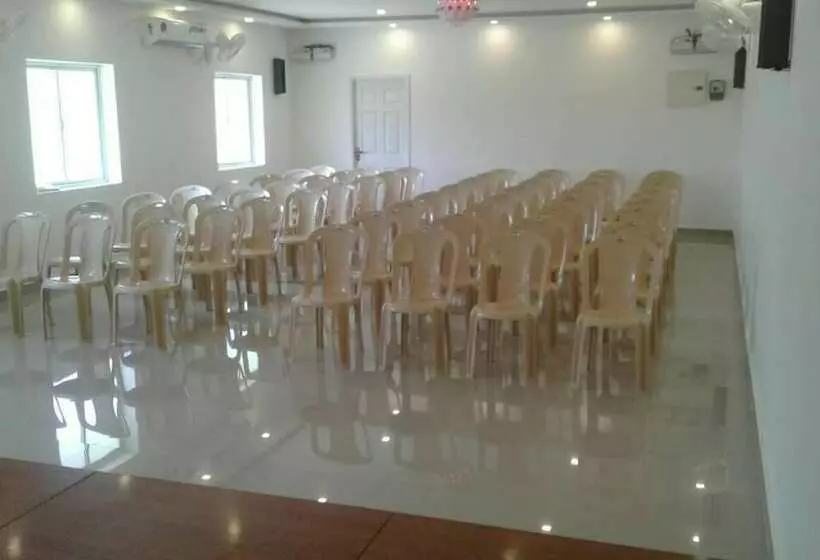 ホテル Varuna Inn Banquets & Resort