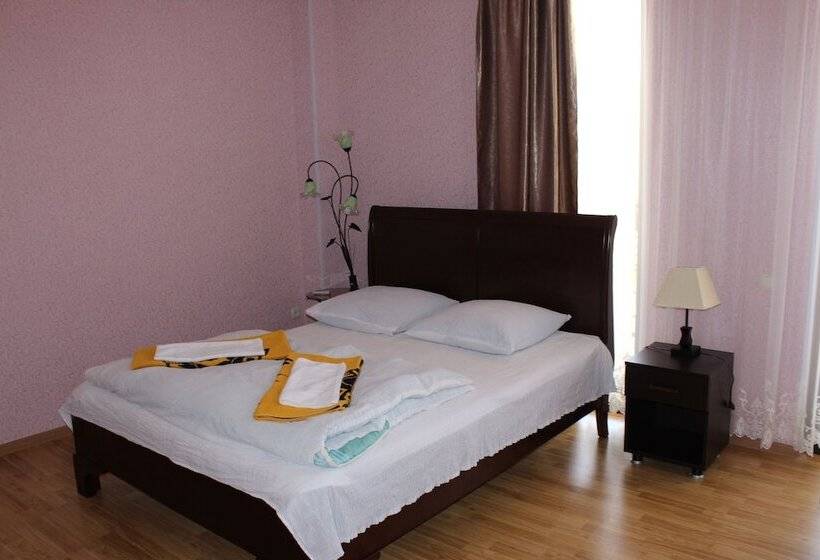 پانسیون Tasunia