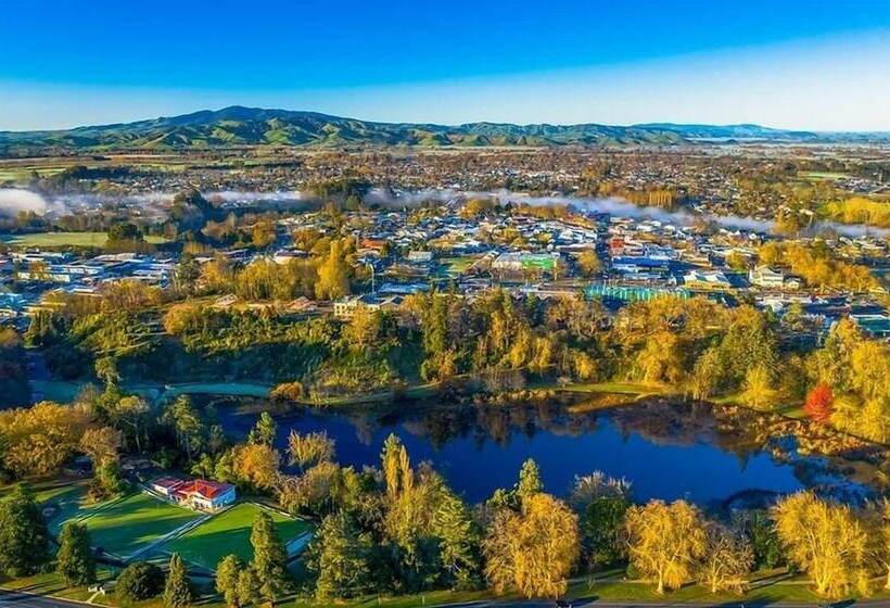 בית מלון כפרי Cambridge Top 10 Holiday Park