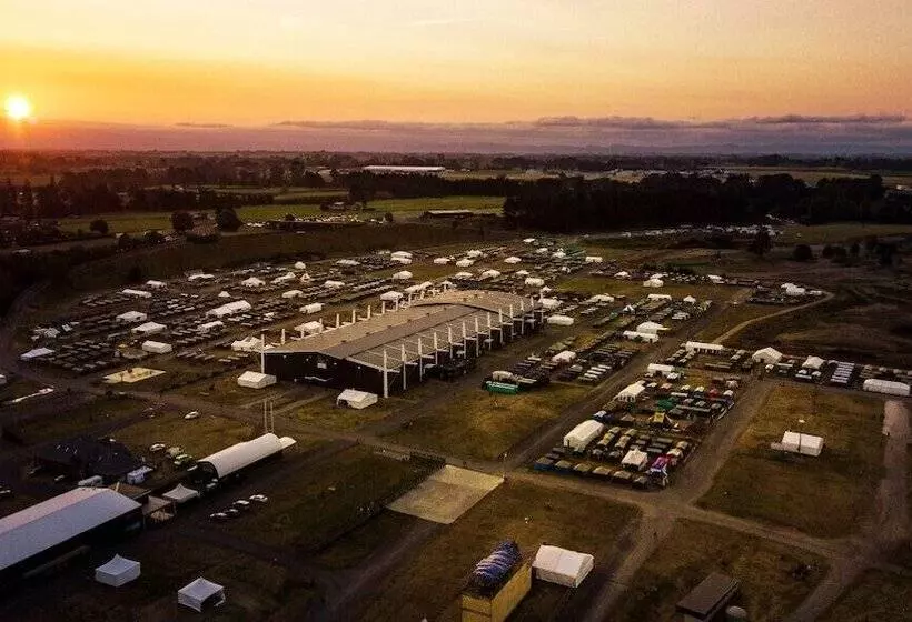 Hotelli Cambridge Top 10 Holiday Park