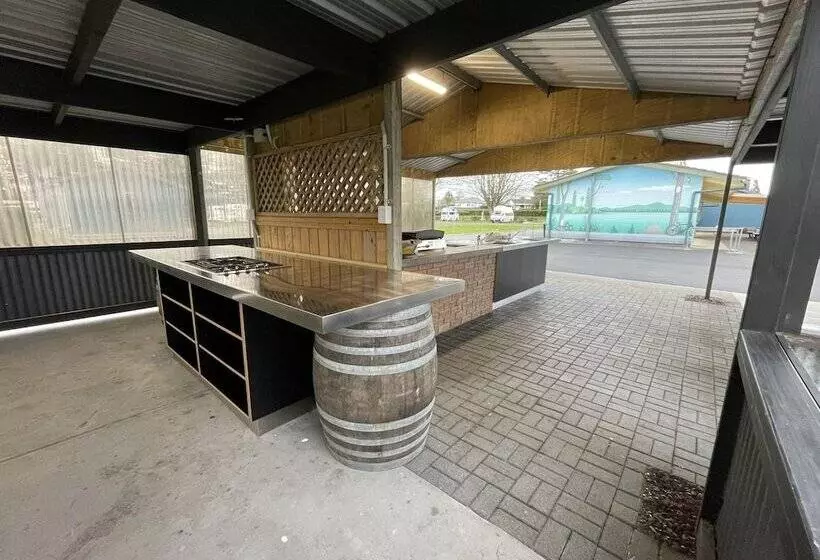 Hotelli Cambridge Top 10 Holiday Park