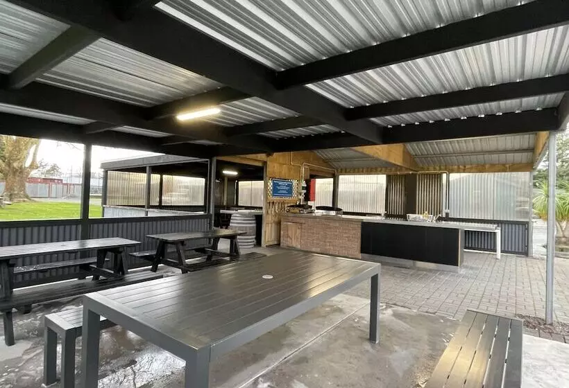 Hotelli Cambridge Top 10 Holiday Park