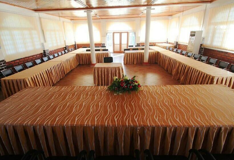 هتل Centre Touristique De Nkolandom