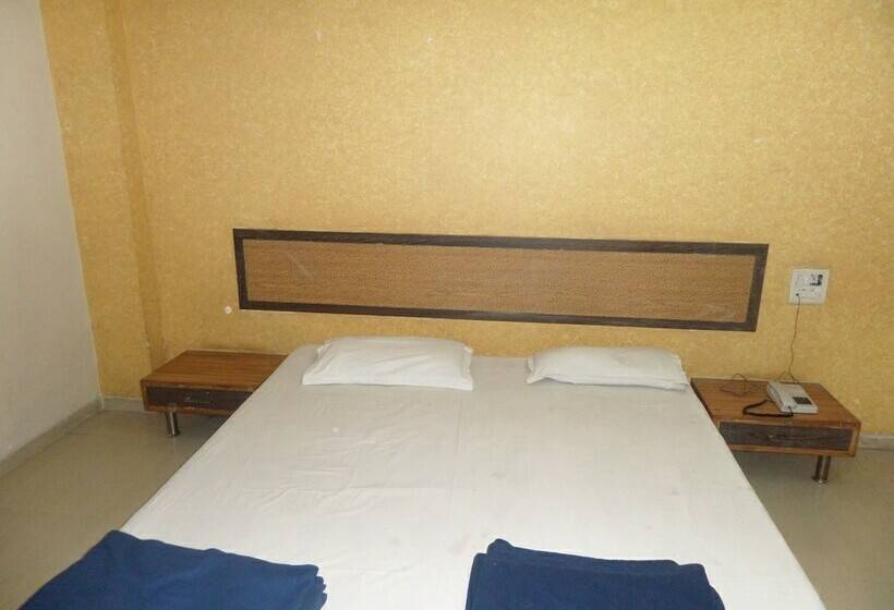 هتل Tourist Home Lodging